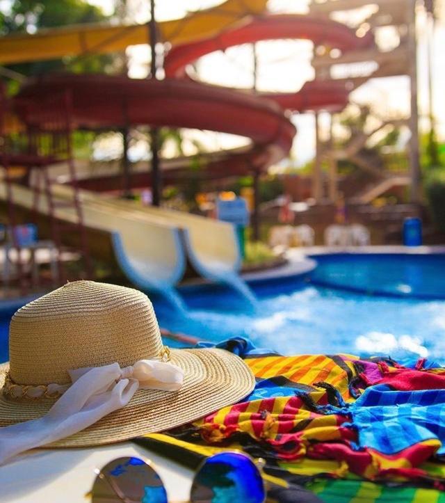 Hotel Golden Dolphin Com Cafe Da Manha! Piscinas 24H Калдас-Новас Экстерьер фото