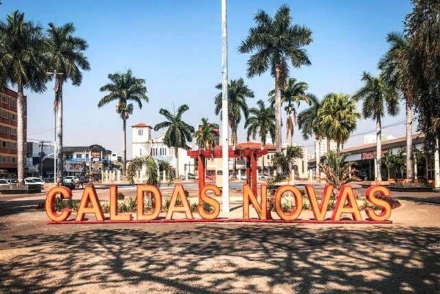 Hotel Golden Dolphin Com Cafe Da Manha! Piscinas 24H Калдас-Новас Экстерьер фото