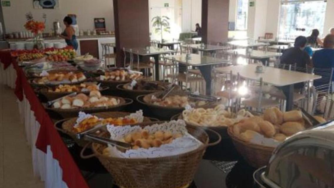 Hotel Golden Dolphin Com Cafe Da Manha! Piscinas 24H Калдас-Новас Экстерьер фото